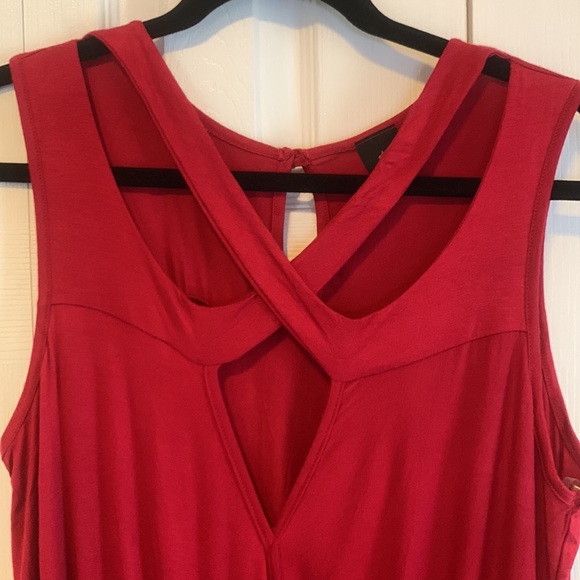 Criss-Cross Cutout Hi-Low Red Tank Size 2X New Without Tags - Picture 2 of 6
